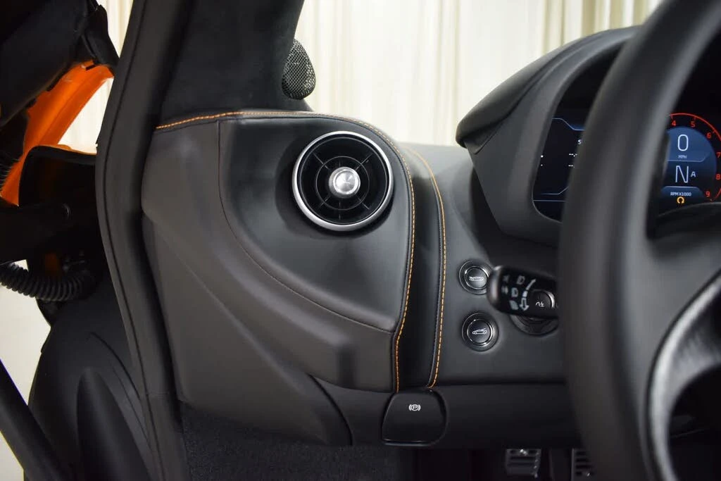2026 McLaren GT - Image 21 of 31
