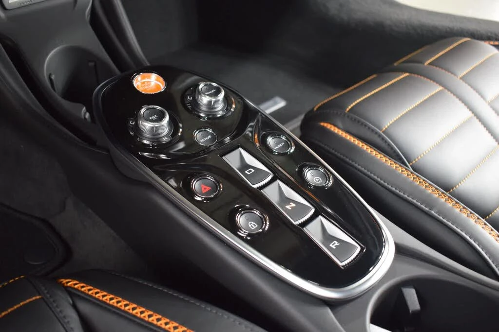 2026 McLaren GT - Image 30 of 31