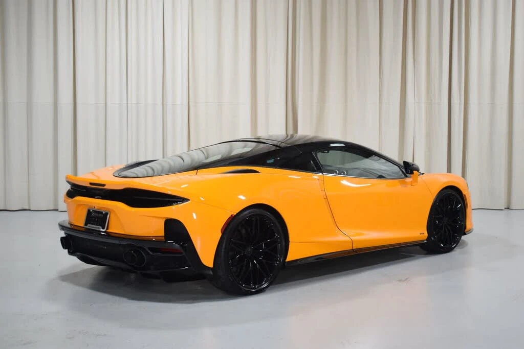 2026 McLaren GT - Image 9 of 31