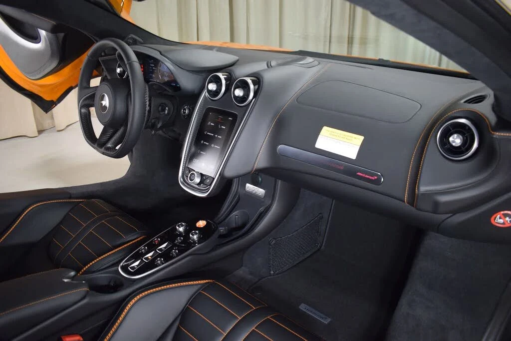 2026 McLaren GT - Image 19 of 31