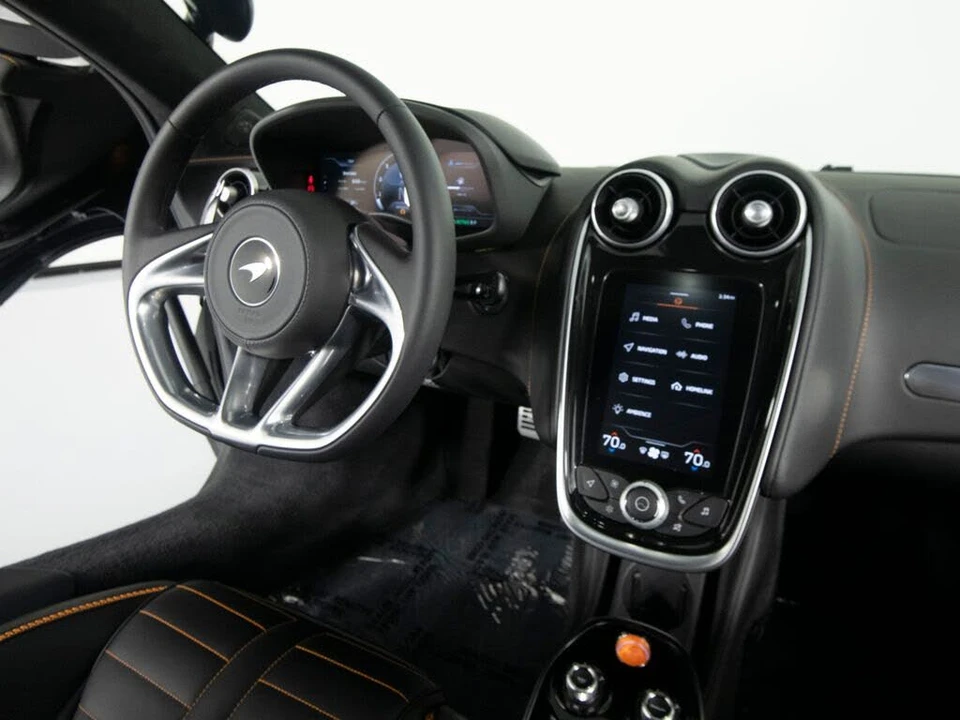 2026 McLaren GT - Image 27 of 31