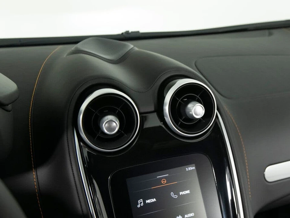 2026 McLaren GT - Image 18 of 31