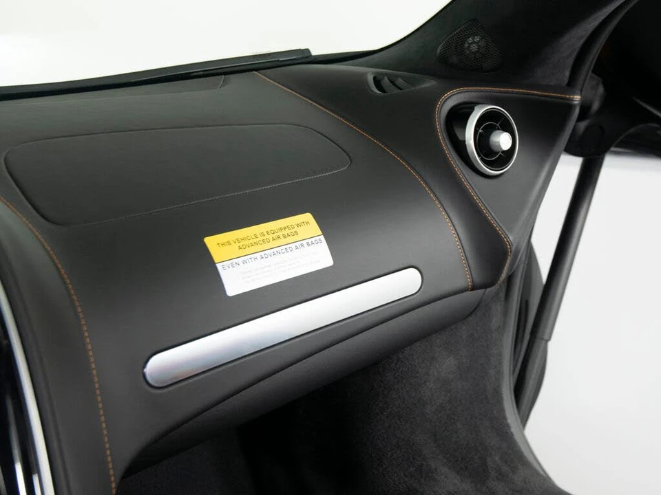 2026 McLaren GT - Image 25 of 31