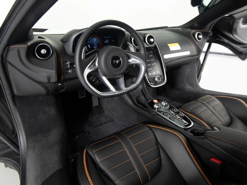 2026 McLaren GT - Image 14 of 31