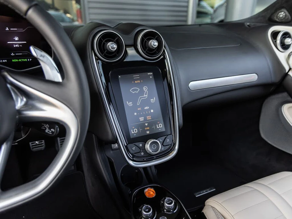 2026 McLaren GT - Image 30 of 31