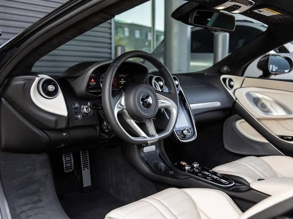 2026 McLaren GT - Image 27 of 31