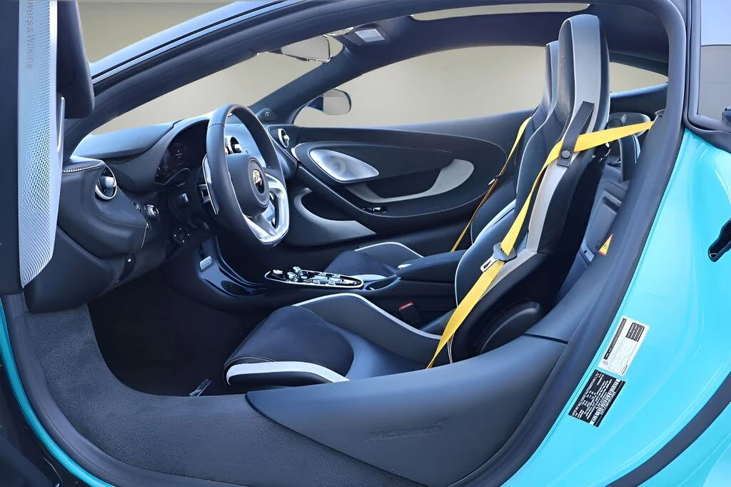 2026 McLaren GT - Image 9 of 25