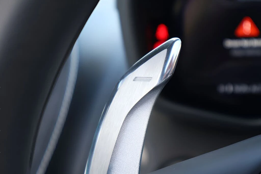 2026 McLaren GT - Image 17 of 25
