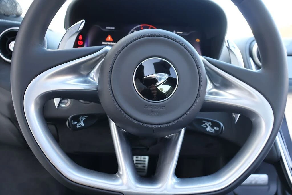 2026 McLaren GT - Image 11 of 25