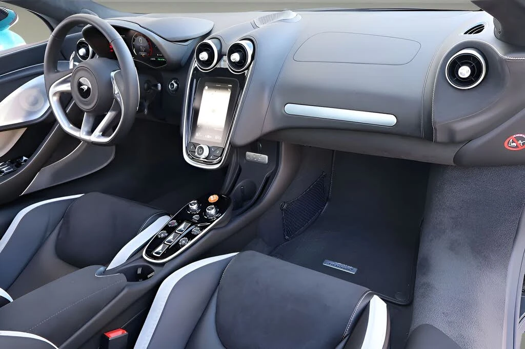 2026 McLaren GT - Image 15 of 25
