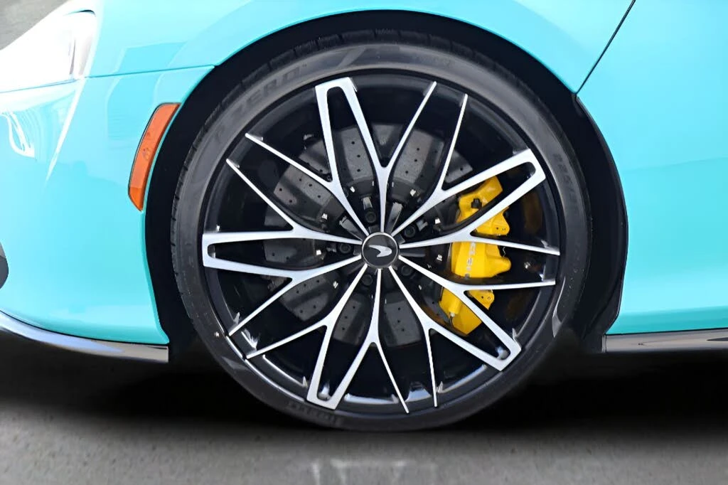 2026 McLaren GT - Image 24 of 25