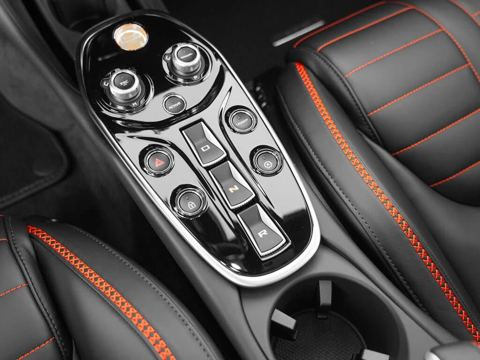 2026 McLaren GT - Image 19 of 31