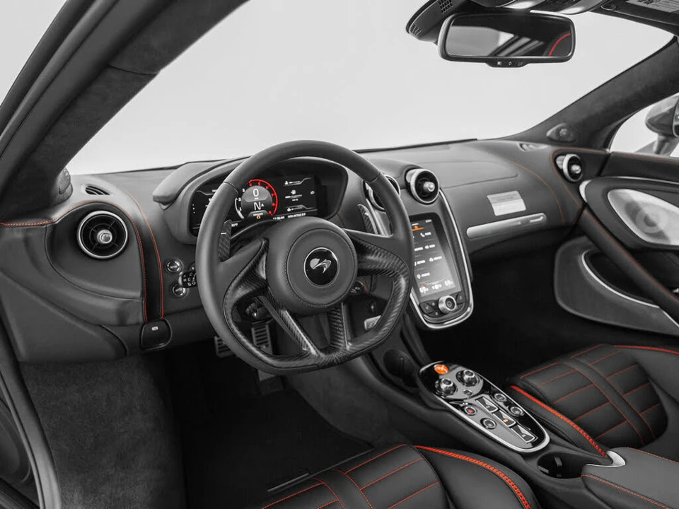 2026 McLaren GT - Image 15 of 31