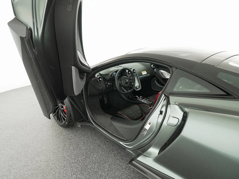 2026 McLaren GT - Image 12 of 31
