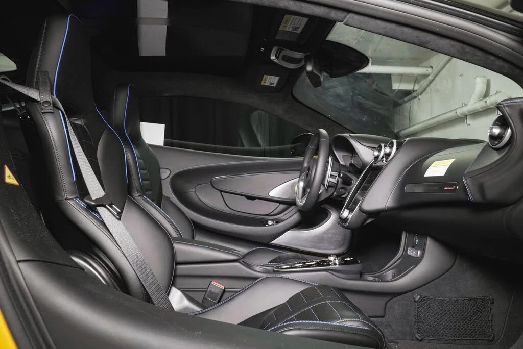 2026 McLaren GT - Image 12 of 31