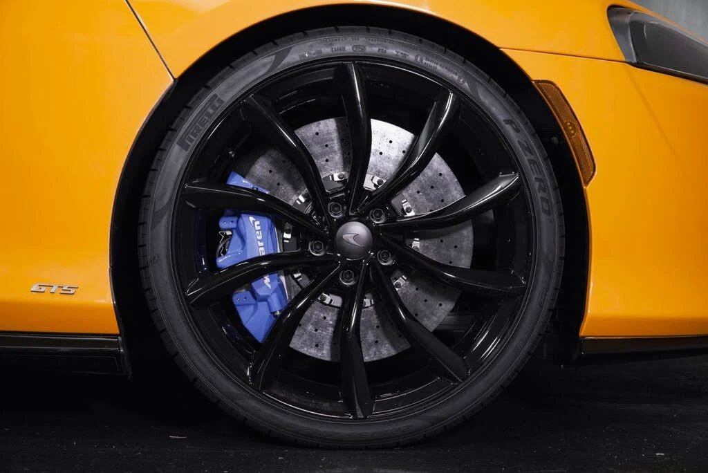 2026 McLaren GT - Image 4 of 31