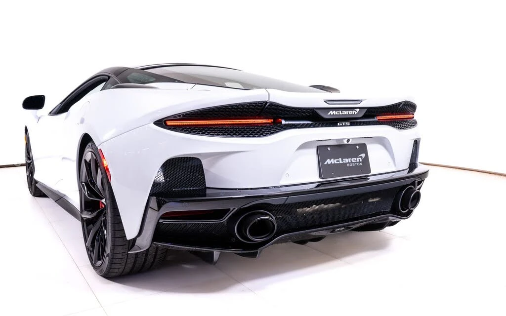 2026 McLaren GT - Image 11 of 24