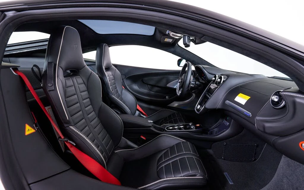 2026 McLaren GT - Image 20 of 24