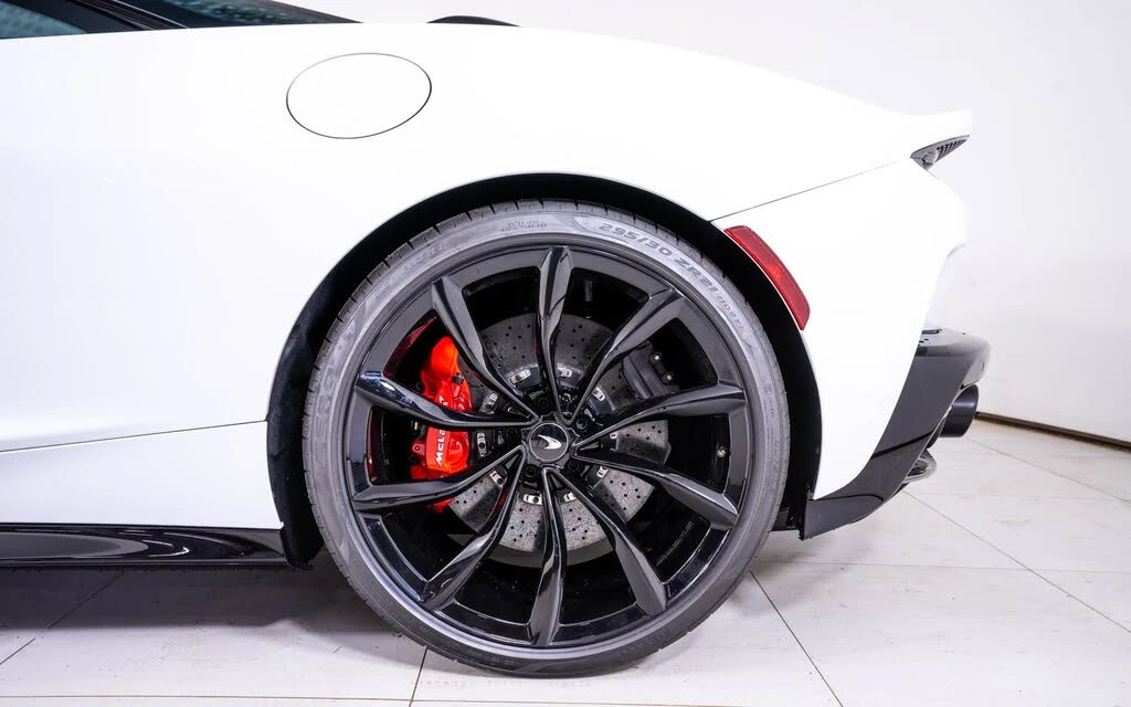 2026 McLaren GT - Image 14 of 24