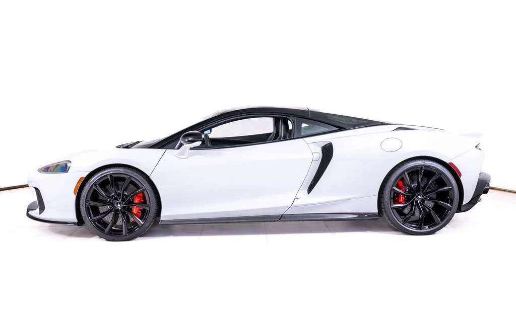 2026 McLaren GT - Image 2 of 24