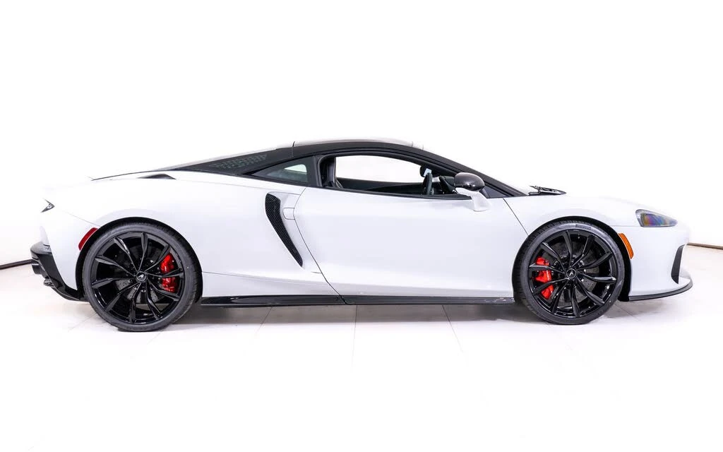 2026 McLaren GT - Image 6 of 24