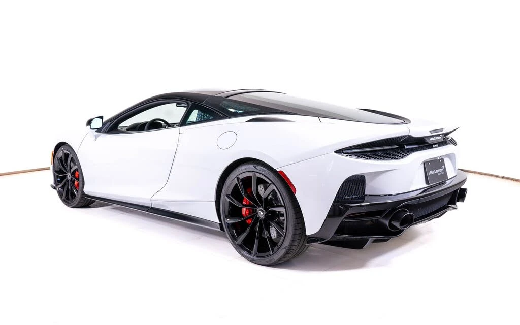 2026 McLaren GT - Image 3 of 24