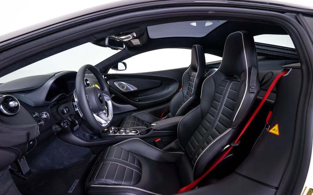 2026 McLaren GT - Image 19 of 24