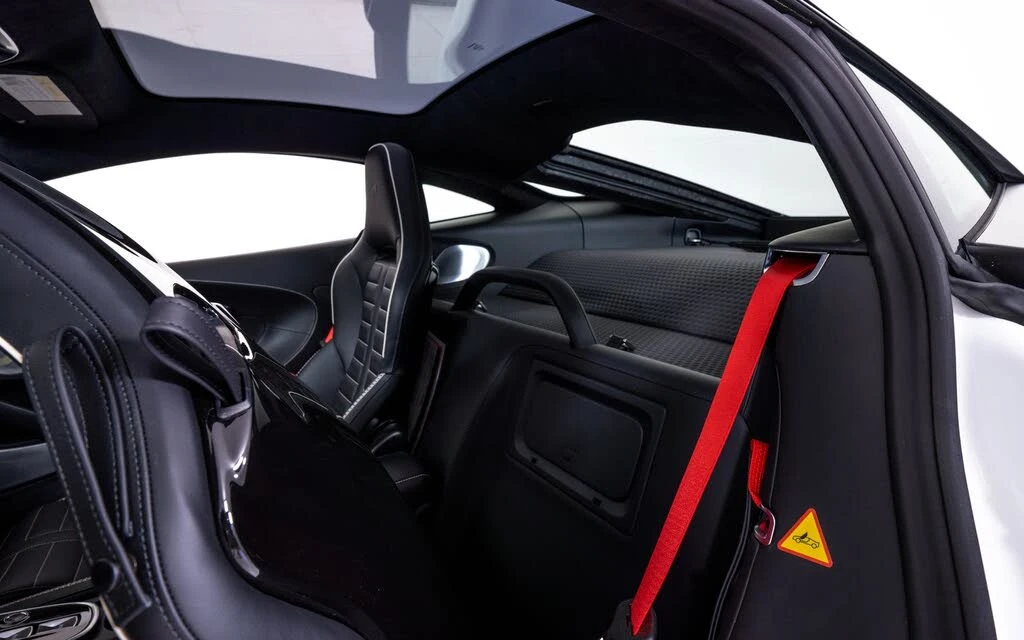 2026 McLaren GT - Image 22 of 24