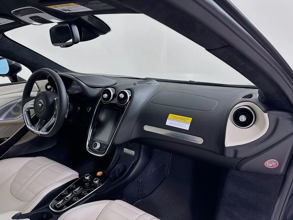 2026 McLaren GT - Image 24 of 26
