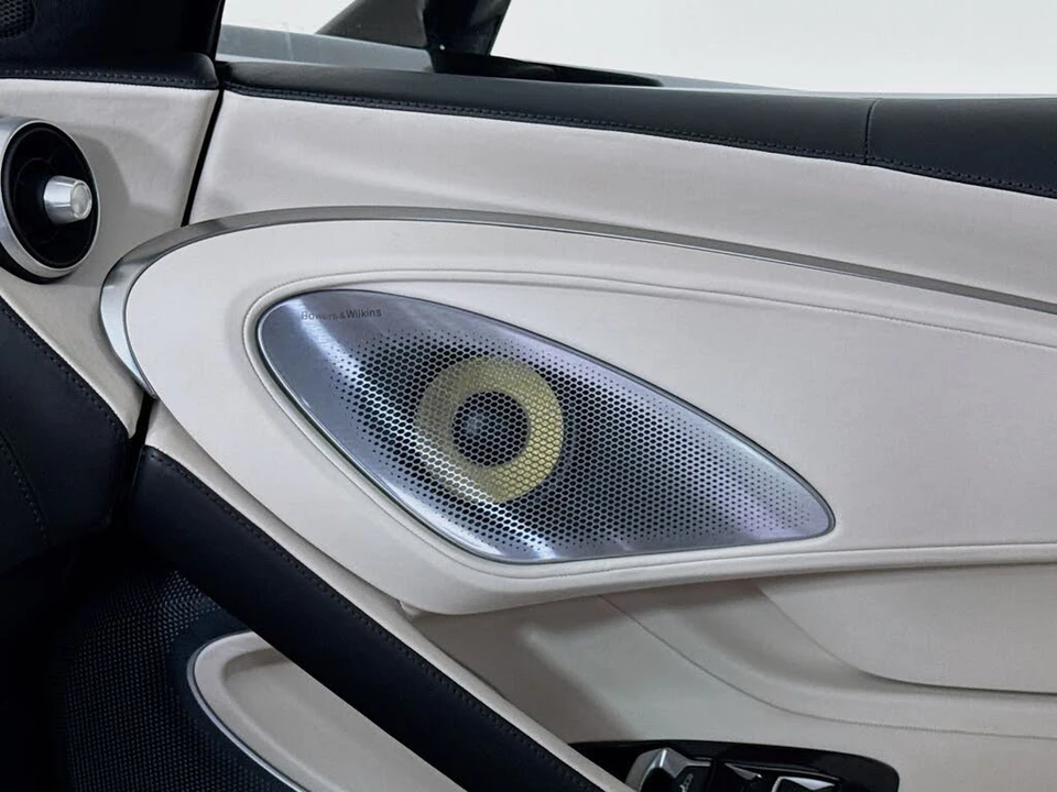 2026 McLaren GT - Image 17 of 26