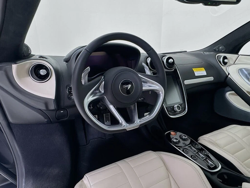 2026 McLaren GT - Image 21 of 26