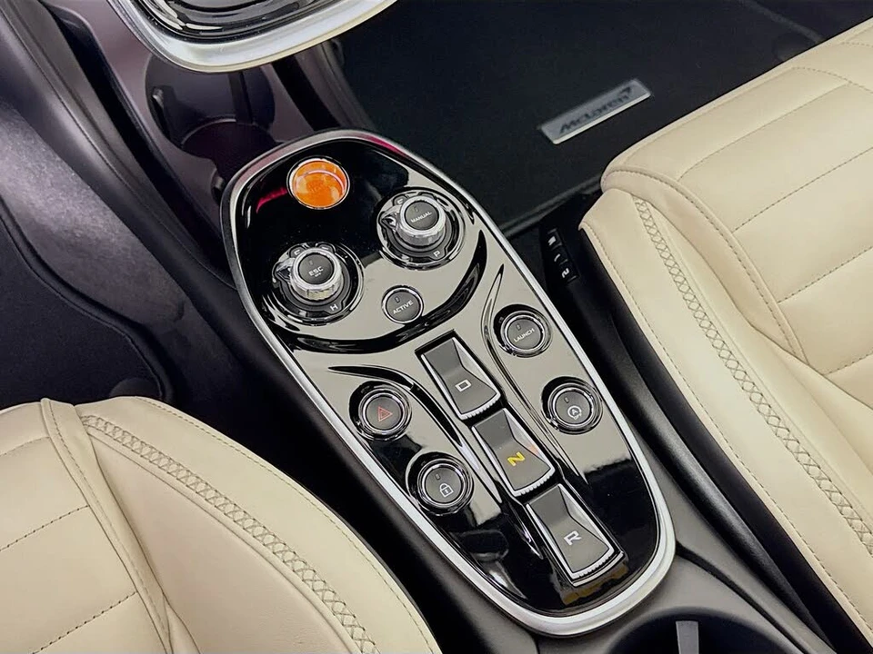 2026 McLaren GT - Image 14 of 26