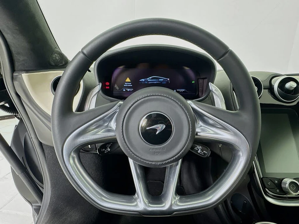 2026 McLaren GT - Image 11 of 26
