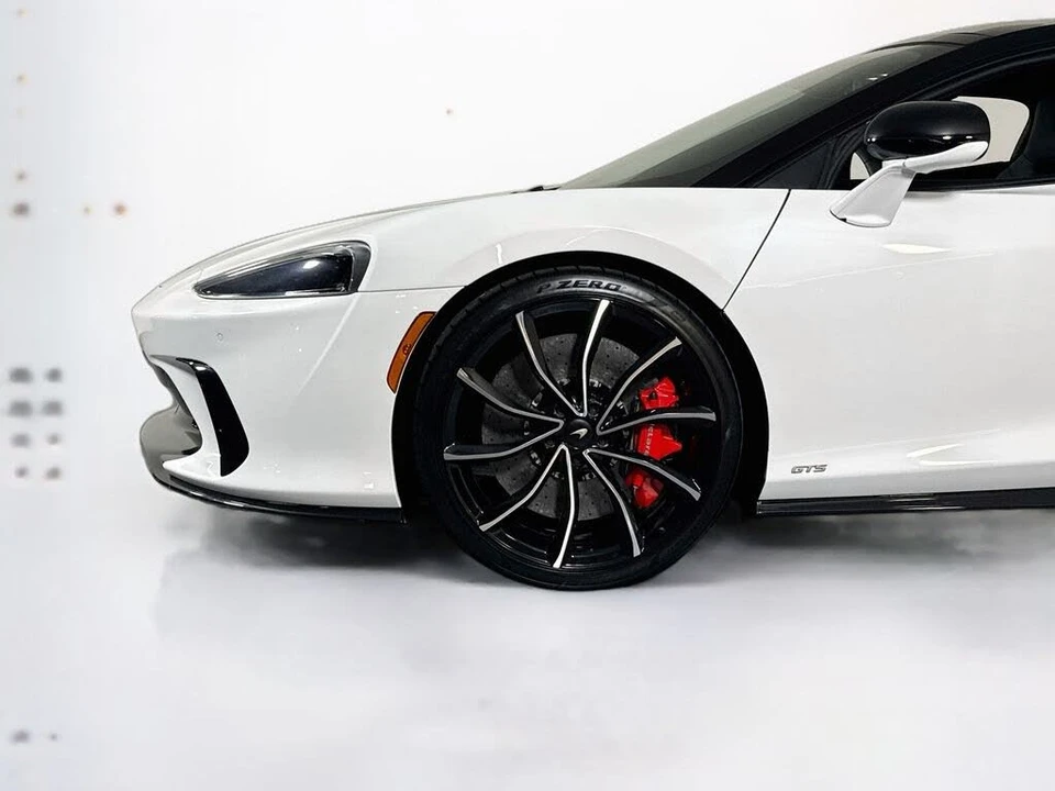 2026 McLaren GT - Image 24 of 26