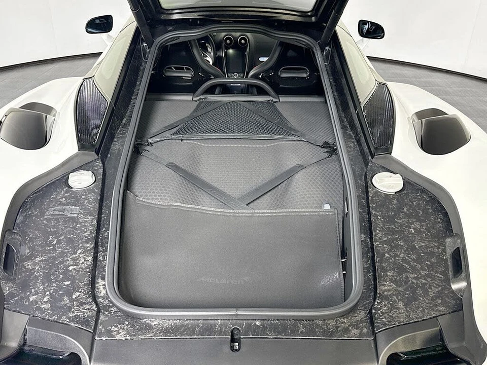 2026 McLaren GT - Image 23 of 26