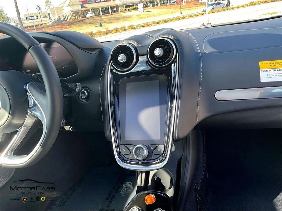 2026 McLaren GT - Image 7 of 15