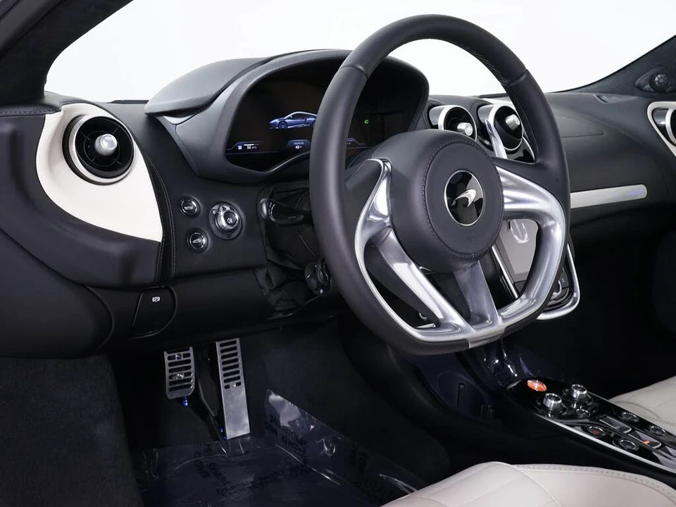 2026 McLaren GT - Image 5 of 26