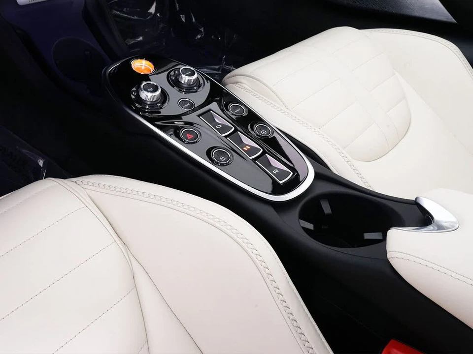 2026 McLaren GT - Image 26 of 26