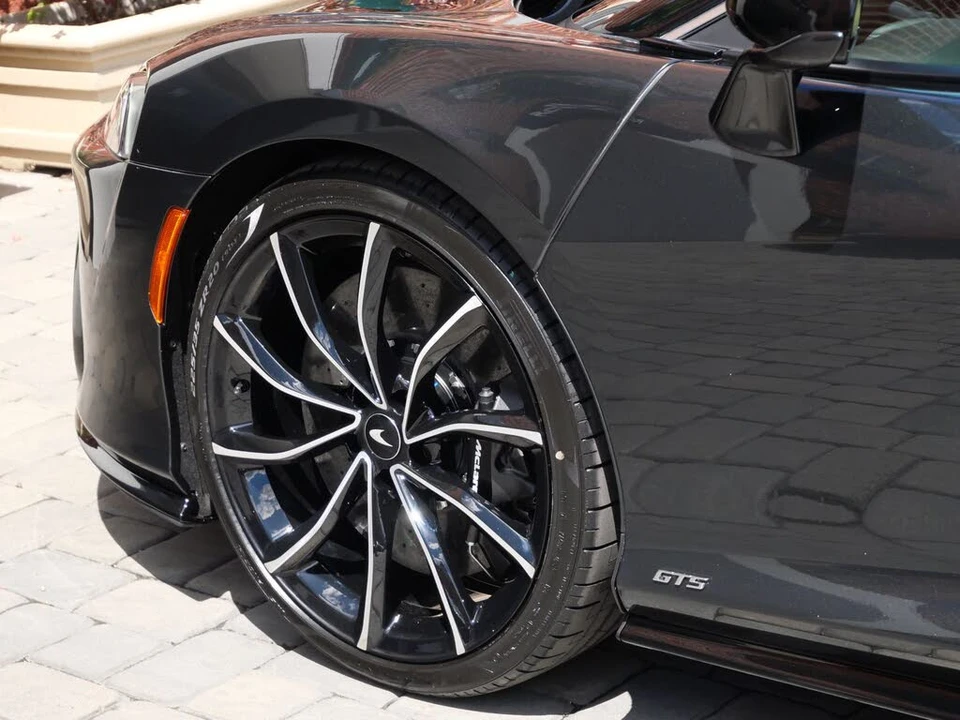 2026 McLaren GT - Image 24 of 28