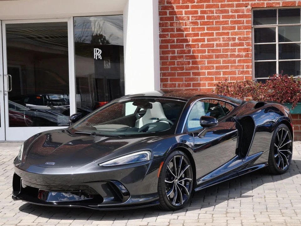 2026 McLaren GT - Image 27 of 28
