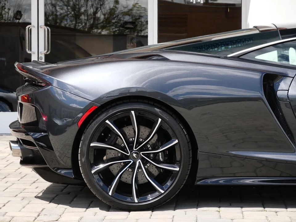 2026 McLaren GT - Image 25 of 28