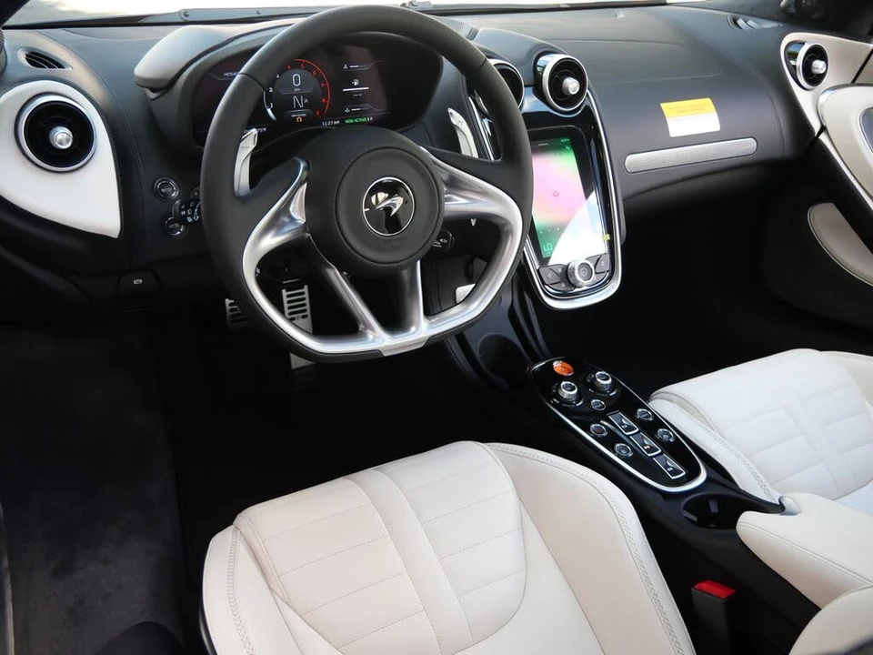 2026 McLaren GT - Image 8 of 28