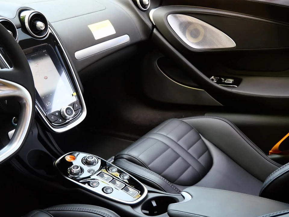 2026 McLaren GT - Image 18 of 26