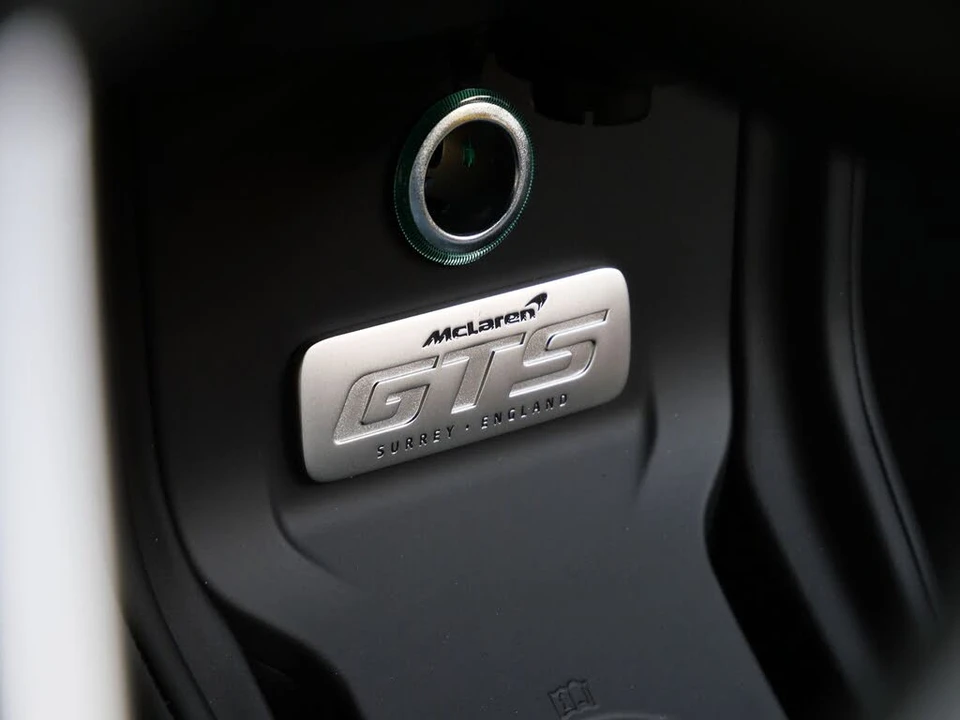 2026 McLaren GT - Image 19 of 26