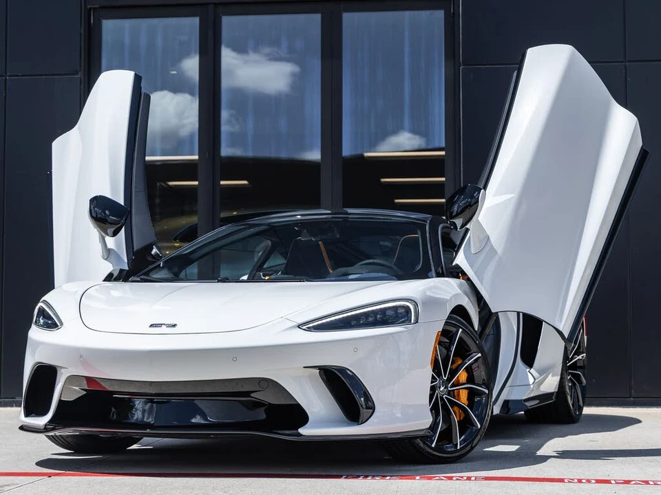 2026 McLaren GT - Image 2 of 31