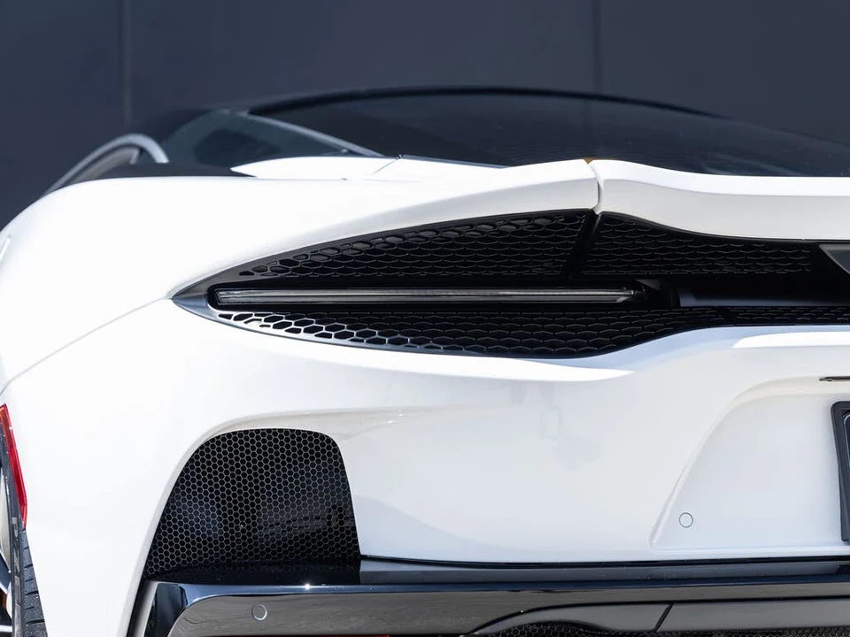 2026 McLaren GT - Image 15 of 31