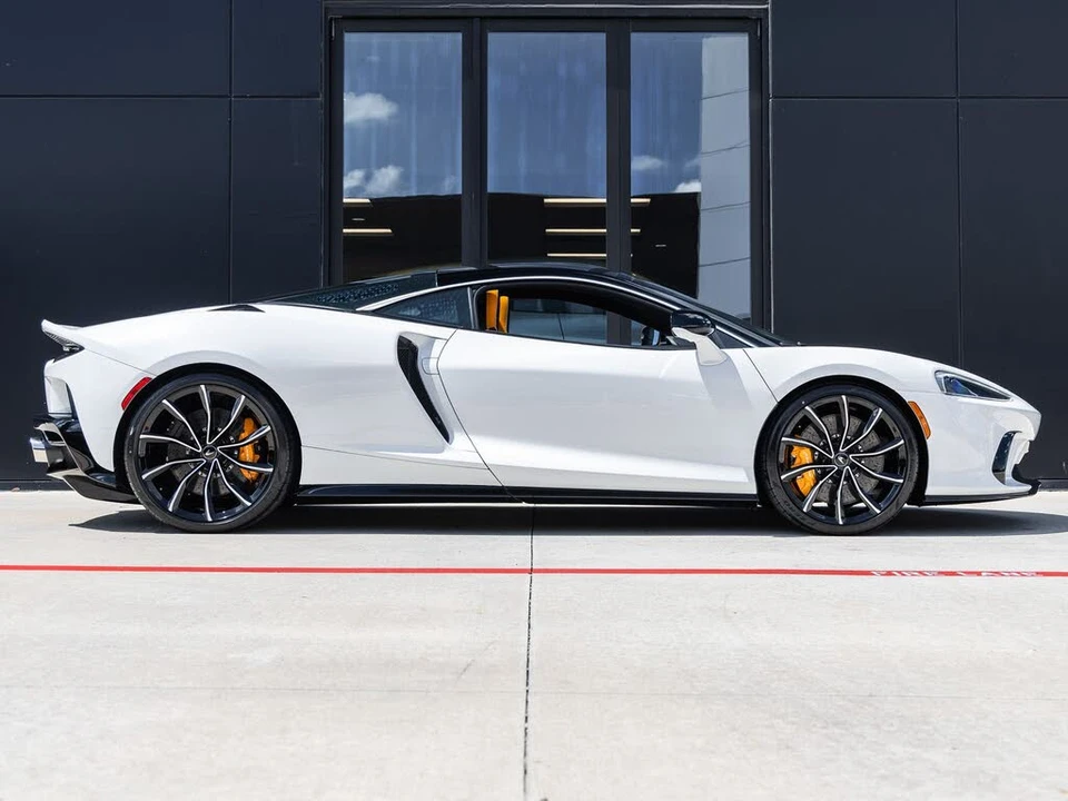 2026 McLaren GT - Image 13 of 31