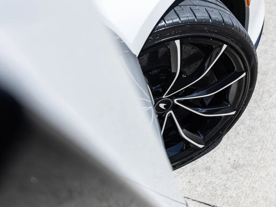 2026 McLaren GT - Image 21 of 31