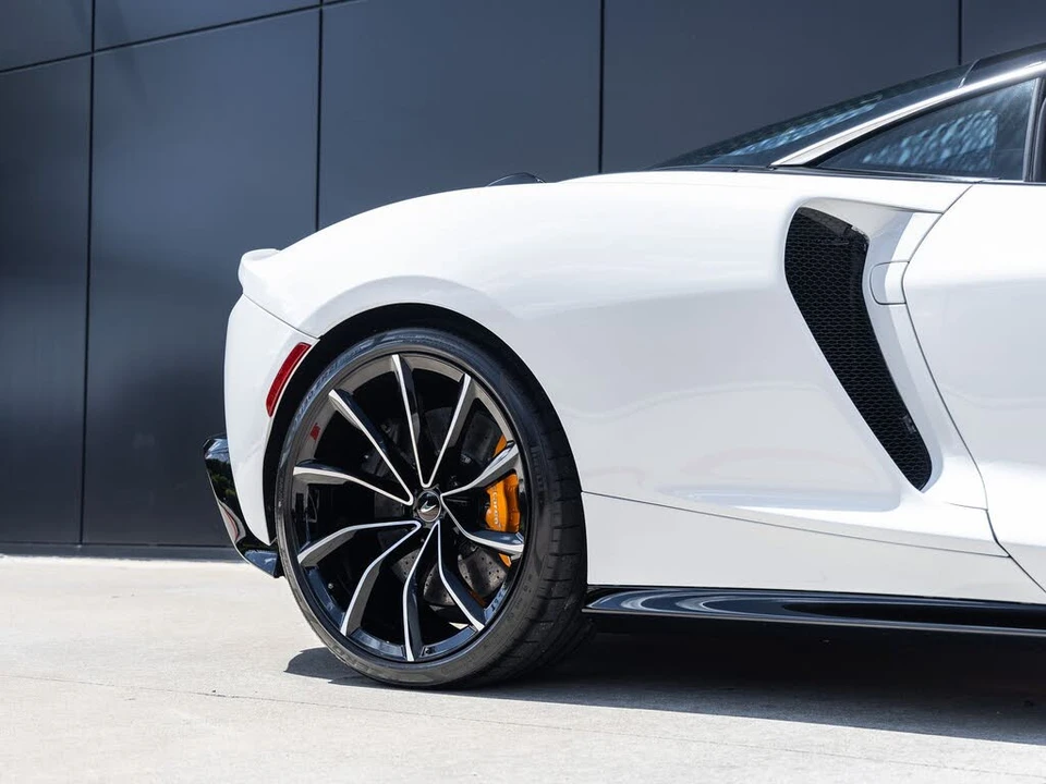 2026 McLaren GT - Image 24 of 31