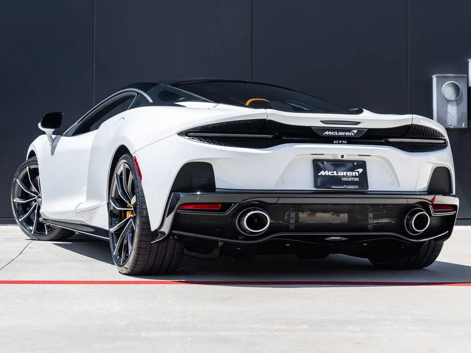 2026 McLaren GT - Image 8 of 31